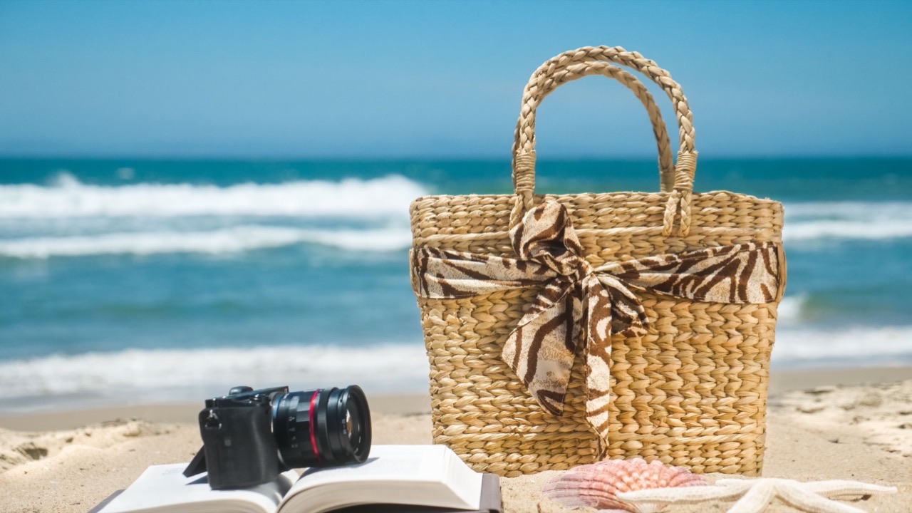How Beach Bag Design Balances Sand, Salt, Sun, and Storage — and Where Cheap Versions Cut Corners