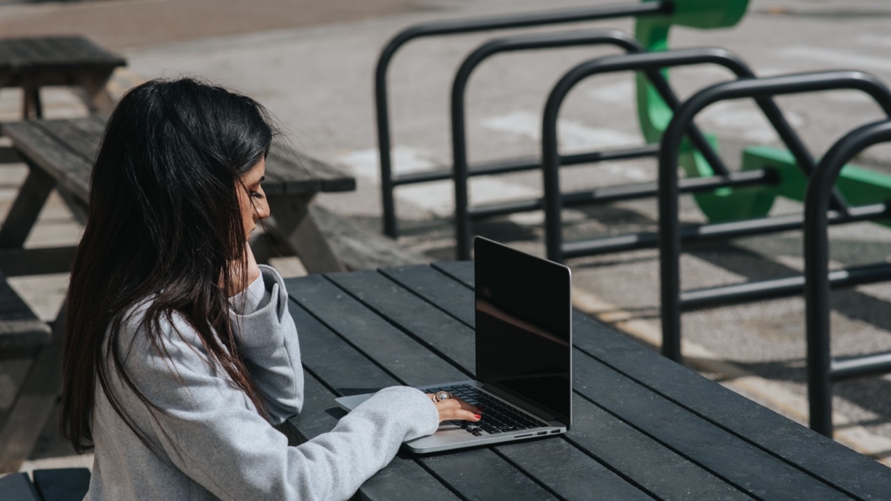 How to Get More Battery Life from Your HP Laptop When You're Away from an Outlet