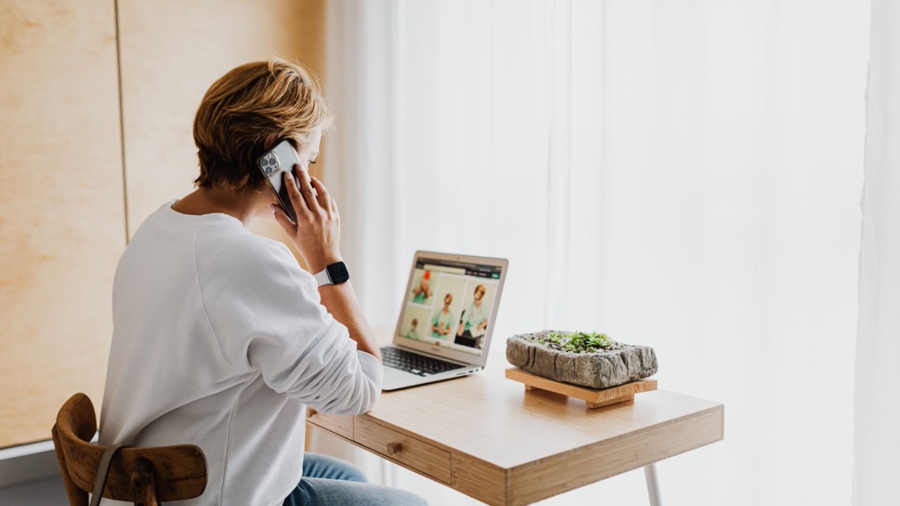 Why I Keep My Phone in a MagSafe Stand During Video Calls Instead of Propping It Up